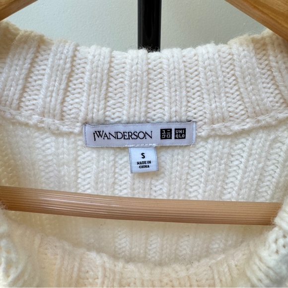 Uniqlo x JW ANDERSON Cream Ribbed Crew Neck Sweater - Picture 2 of 3